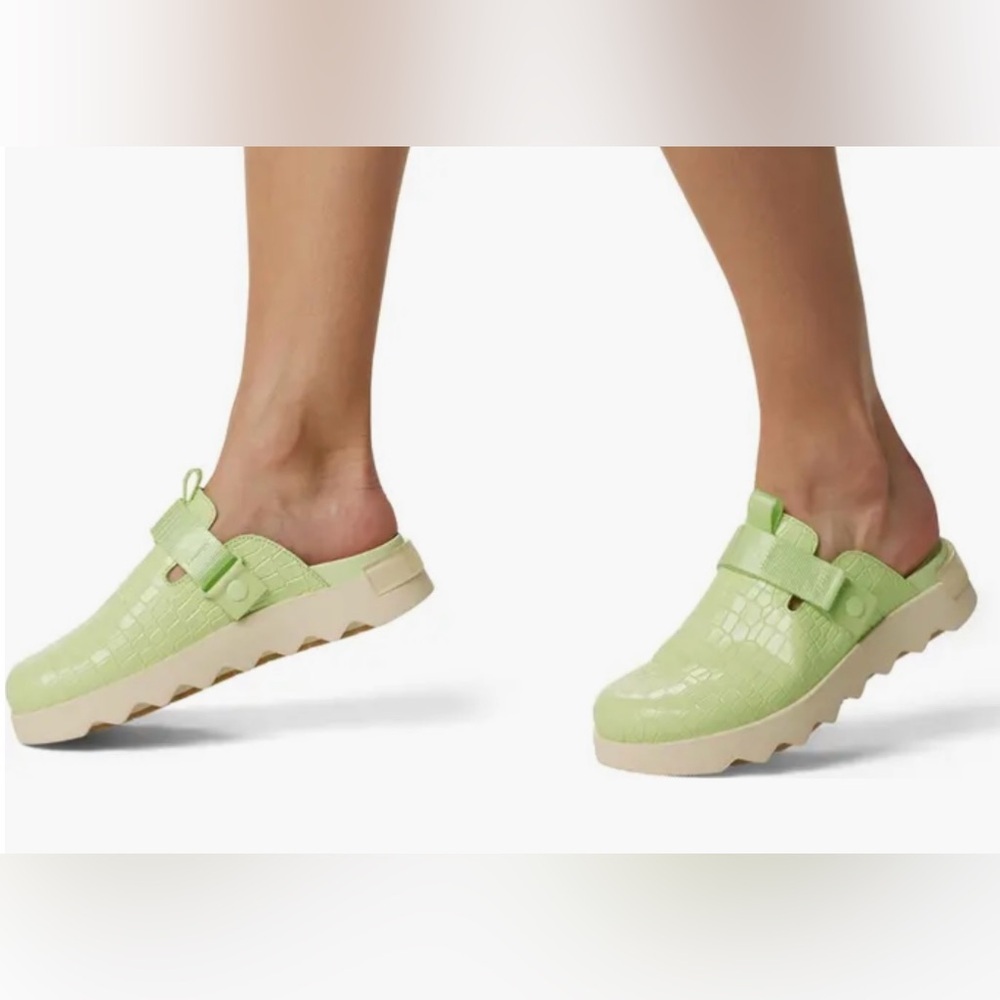 Sorel Women's Light Green Croc-Embossed Slip-On Clogs